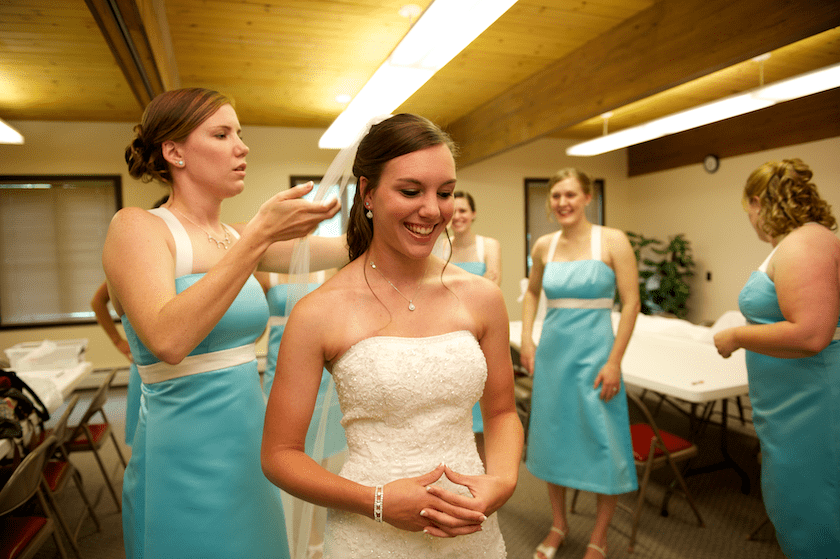 Maine bride gets help putting veil